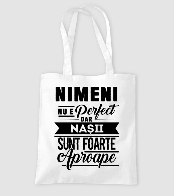 Nimeni nu e perfect, dar nașii sunt foarte aproape model alb pe tricou