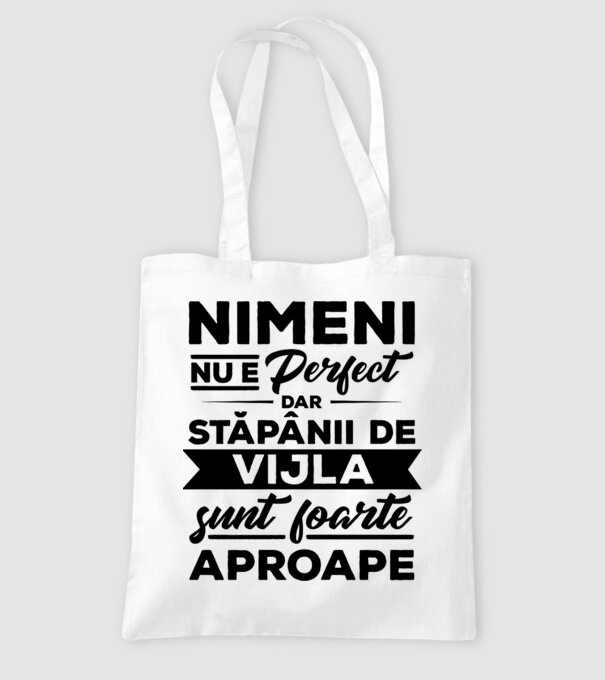 nimeni nu e perfect, dar stăpânii de vijla sunt foarte aproape model alb pe tricou