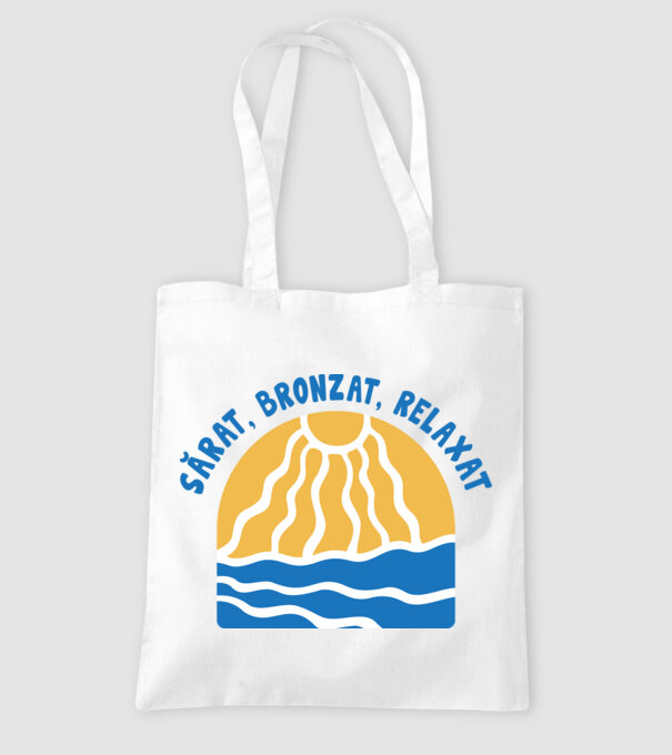 Sărat, bronzat, relaxat model alb pe tricou