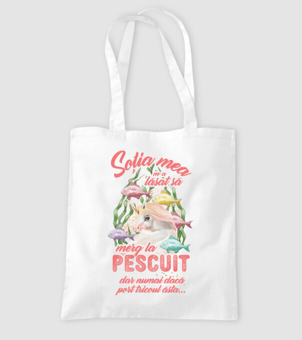soția mea m-a lăsat să merg la pescuit, dar numai dacă port tricoul ăsta... model alb pe tricou