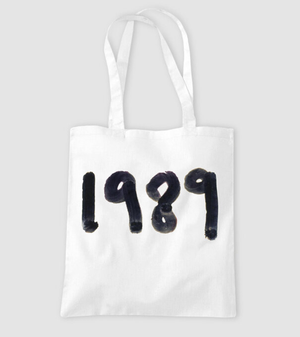Taylor Swift 1989 text model alb pe tricou