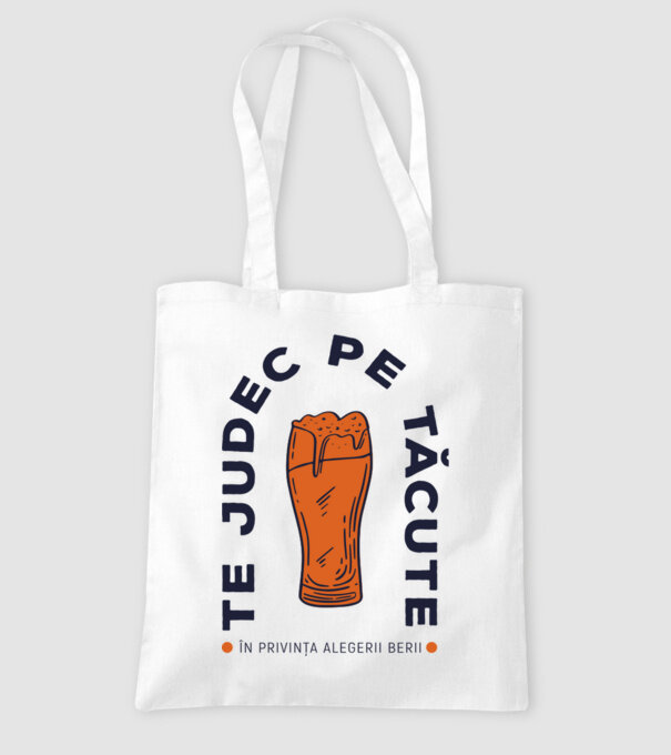 Te judec pe tăcute în privința alegerii berii. model alb pe tricou