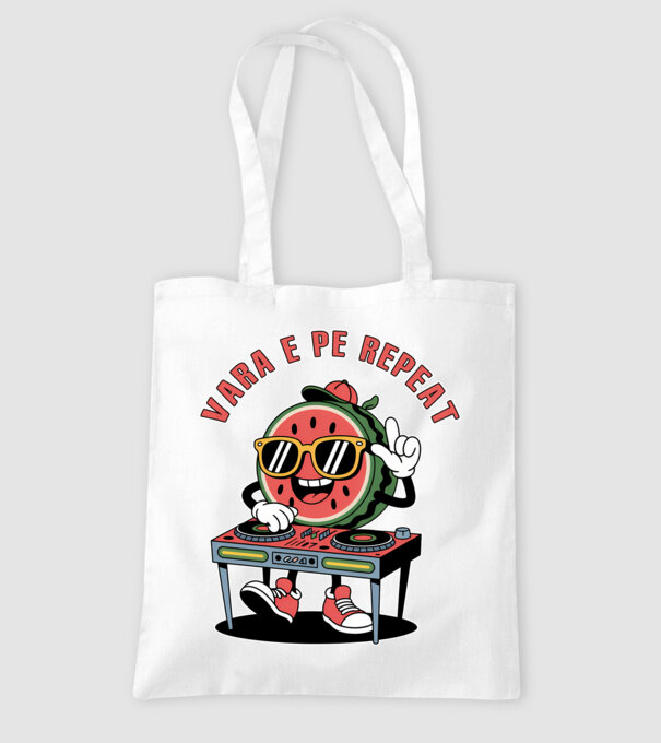 Vara e pe repeat model alb pe tricou
