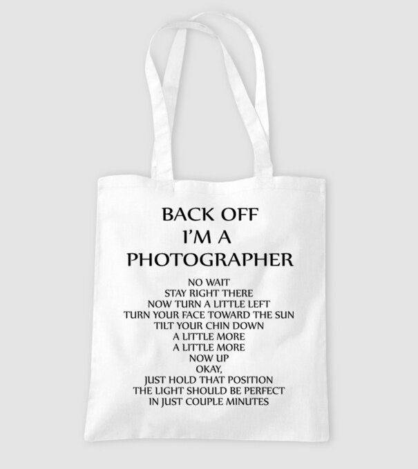 'Back off I''m a photographer' model alb pe tricou
