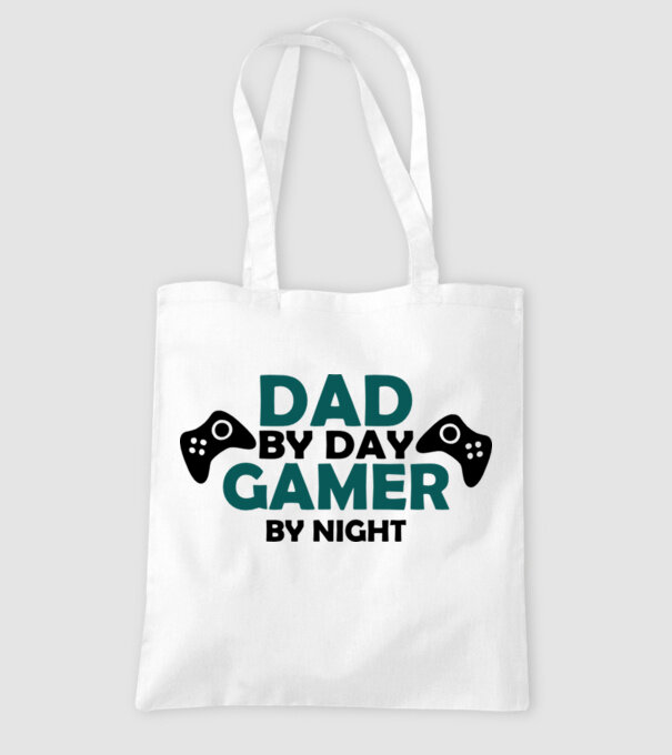 Dad by day gamer by night model alb pe tricou