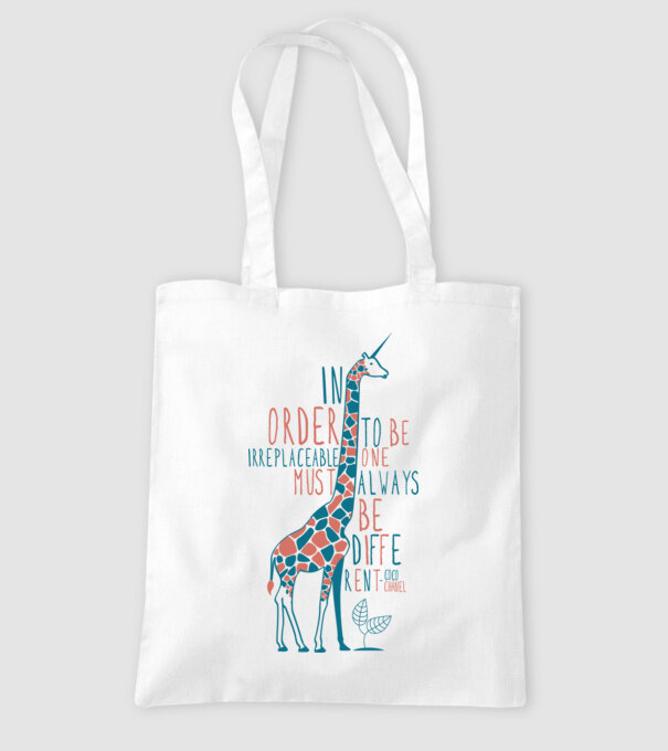 Giraffe model alb pe tricou
