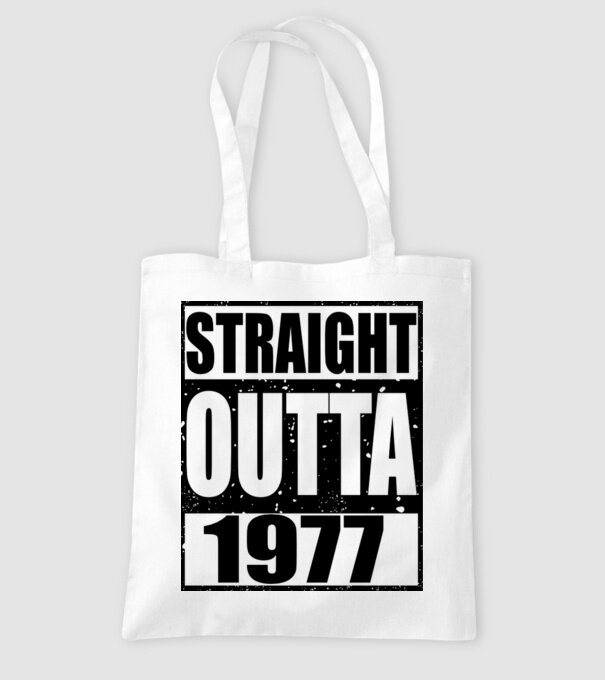 Straight Outta - 1977 model alb pe tricou