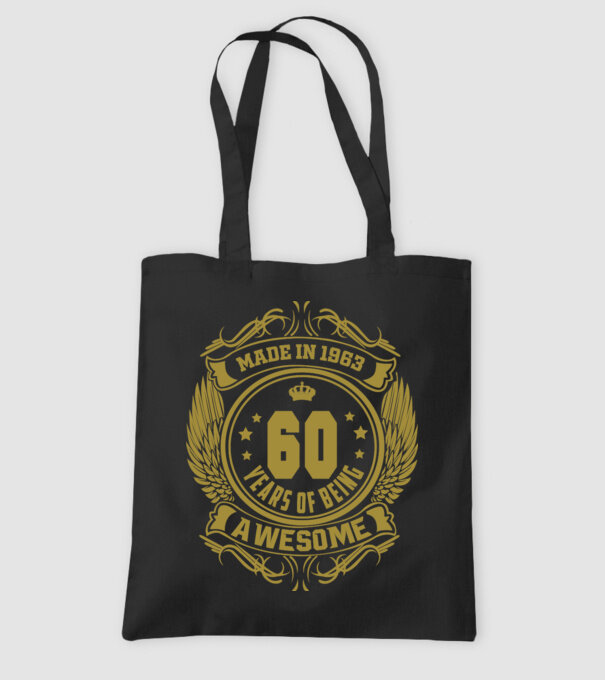 60 years of being awesome winged model negru pe tricou