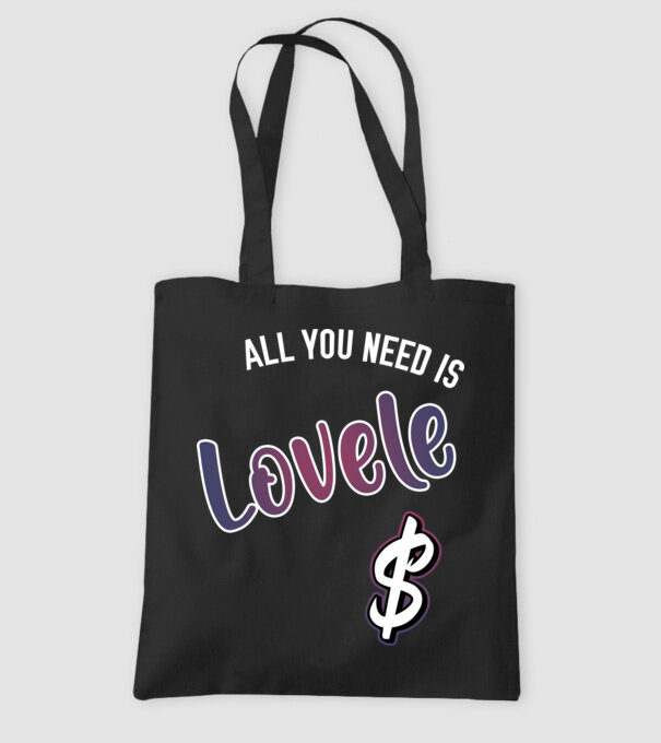 All you need is lovele model negru pe tricou