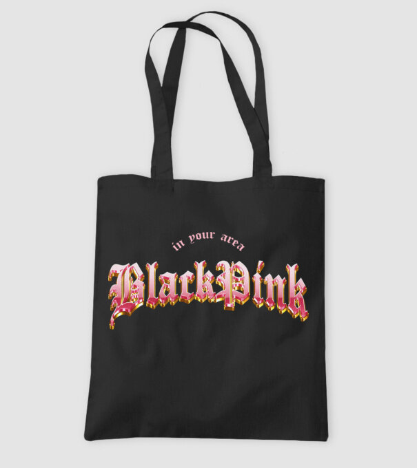 BLACPINK in your area model negru pe tricou