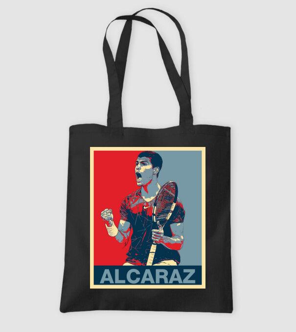 Carlos Alcaraz model negru pe tricou