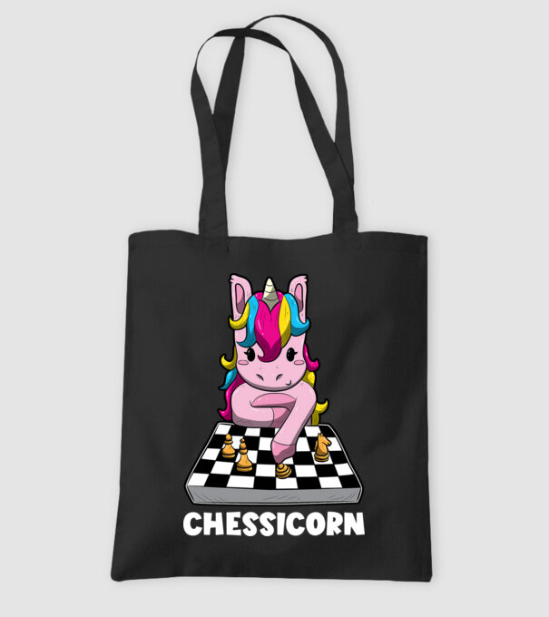Chessicorn model negru pe tricou