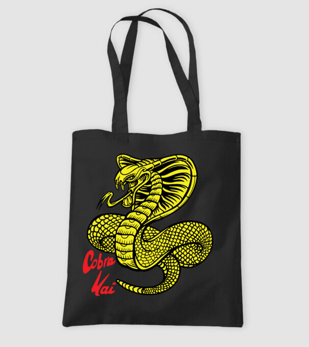 cobra kai logo color model negru pe tricou