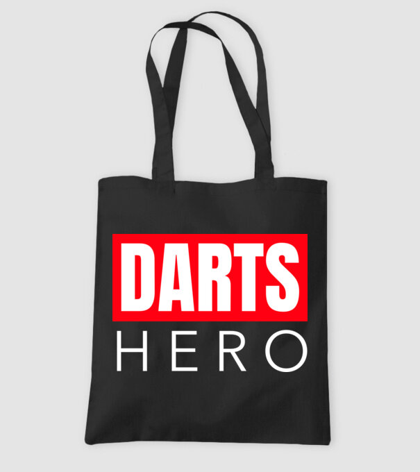DARTS HERO model negru pe tricou