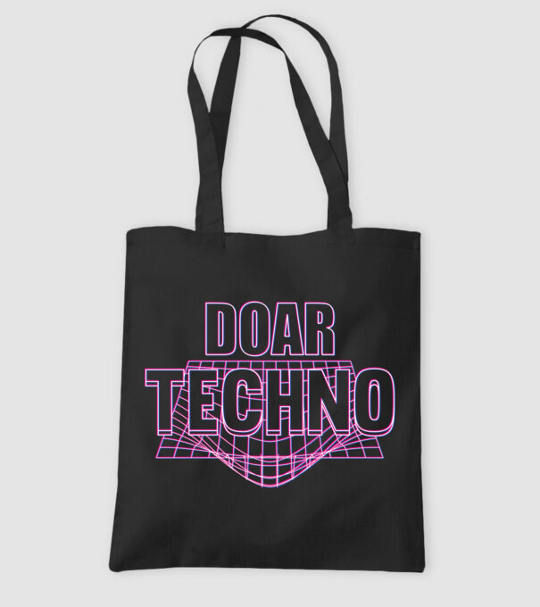Doar techno model negru pe tricou