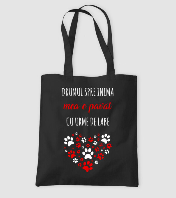 Drumul spre inima mea e pavat cu urme de labe model negru pe tricou