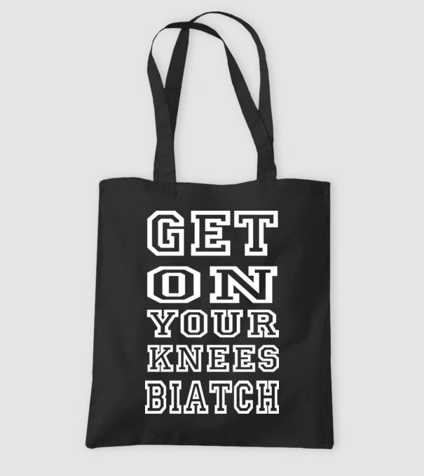 GET ON KNEES model negru pe tricou