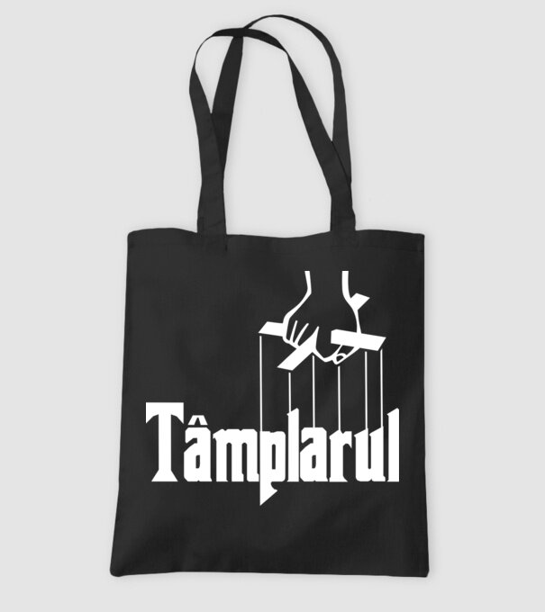 Tâmplarul model negru pe tricou