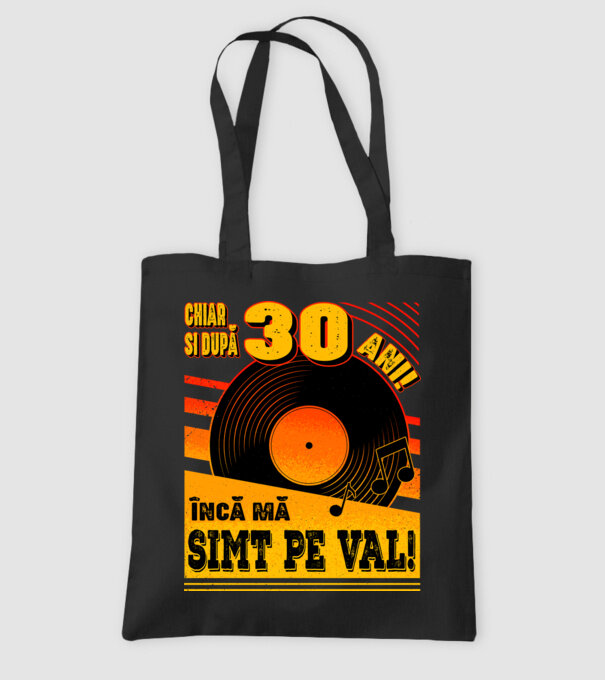 Încă mă simt pe val! 30 model negru pe tricou