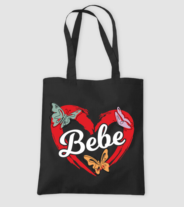 Bebe model negru pe tricou