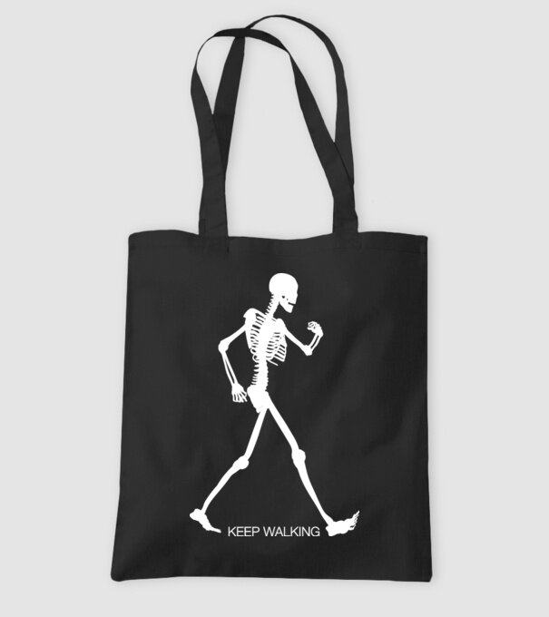Keep Walking model negru pe tricou