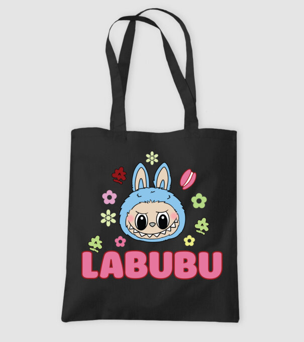 Labubu model negru pe tricou