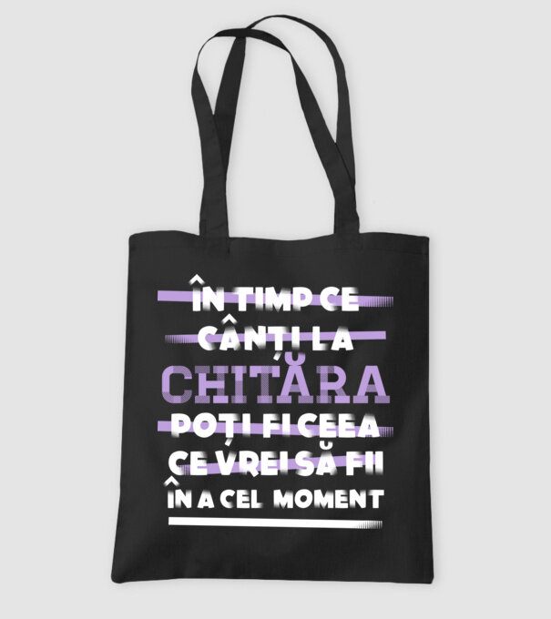 în timp ce cânți la chitară poți fi ceea ce vrei să fii - în acel moment model negru pe tricou