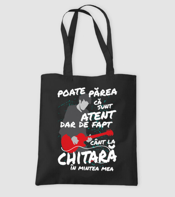 poate părea că sunt atent, dar de fapt cânt la chitară în mintea mea model negru pe tricou