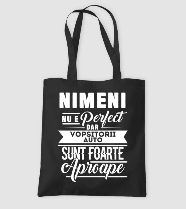 Nimeni nu e perfect, dar vopsitorii auto sunt foarte aproape model negru pe tricou