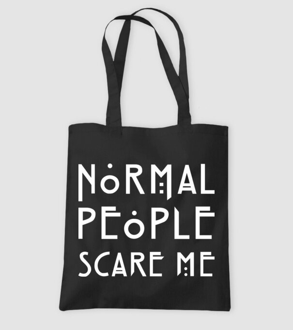 Normal people scare me model negru pe tricou