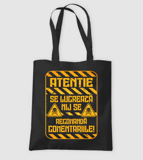 Nu se recomandă comentariile model negru pe tricou