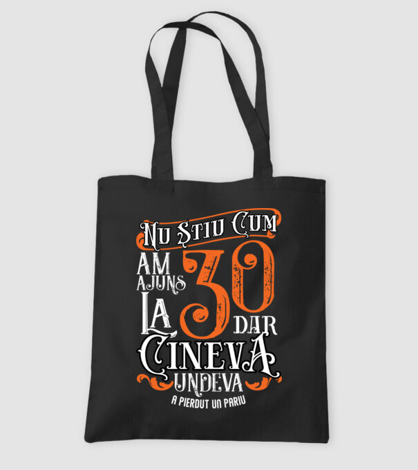 Nu știu cum am ajuns la 30, dar cineva, undeva, a pierdut un pariu model negru pe tricou