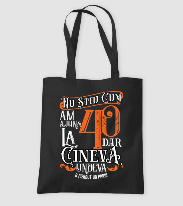 Nu știu cum am ajuns la 40, dar cineva, undeva, a pierdut un pariu model negru pe tricou