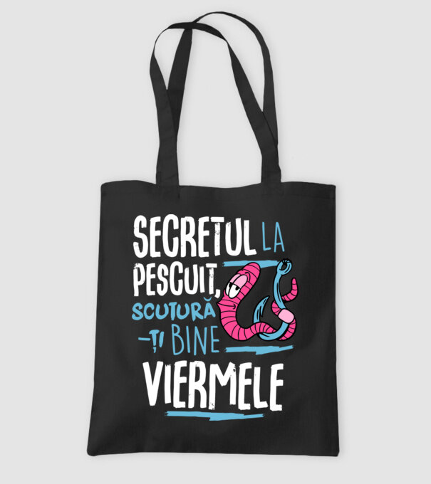 Secretul la pescuit scutură-ți bine viermele model negru pe tricou
