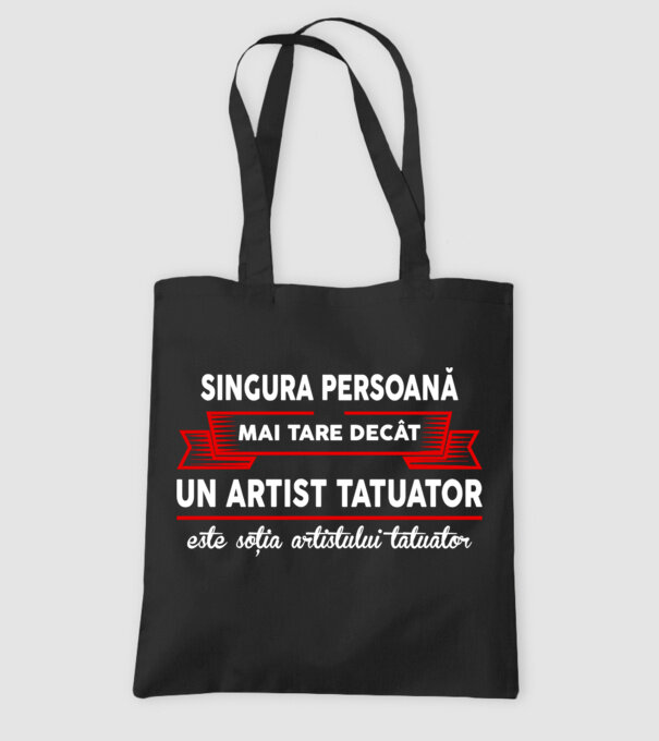 singura persoană mai tare decât un artist tatuator este soția artistului tatuator model negru pe tricou