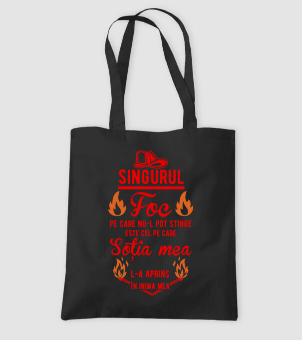 singurul foc pe care nu-l pot stinge este cel pe care soția mea l-a aprins în inima mea model negru pe tricou