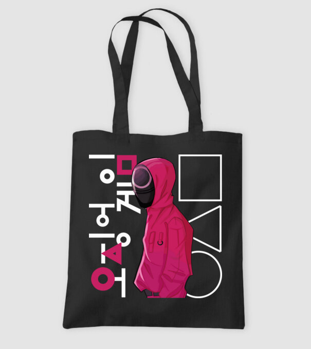 squd game guard model negru pe tricou