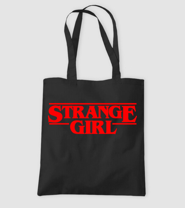 strange girl model negru pe tricou