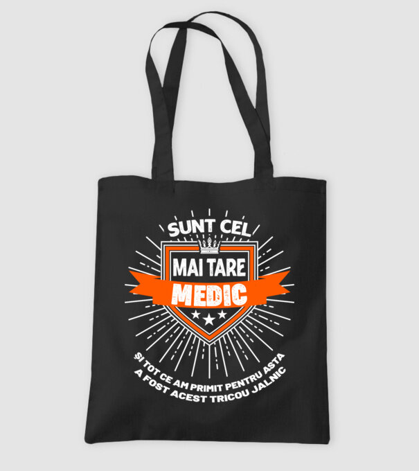 Sunt cel mai tare medic și tot ce am primit pentru asta a fost acest tricou jalnic model negru pe tricou