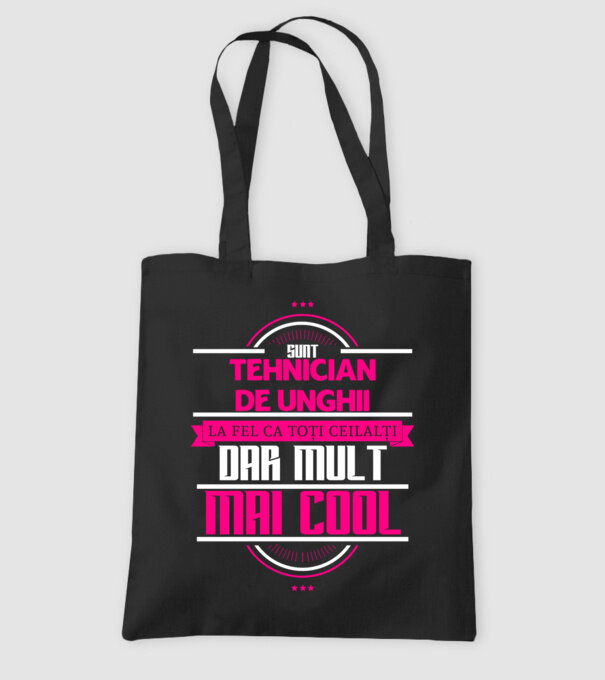 Sunt tehnician de unghii, la fel ca toți ceilalți, dar mult mai cool model negru pe tricou
