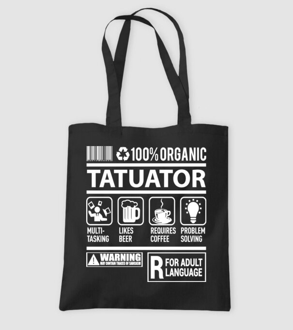 Tatuator model negru pe tricou