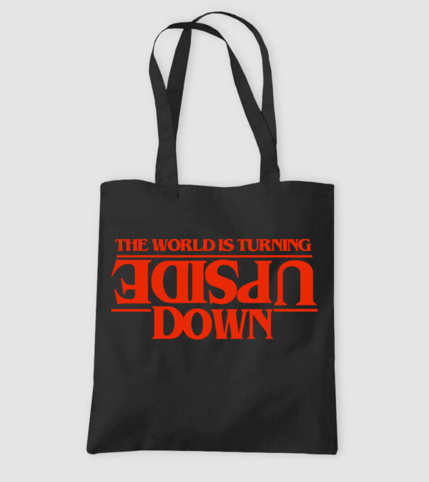 the world is turning upside down model negru pe tricou