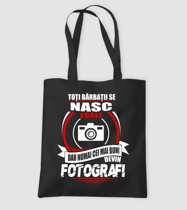Toți bărbații se nasc egali fotografi model negru pe tricou
