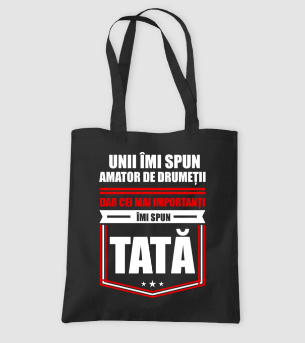 Unii îmi spun amator de drumeții, dar cei mai importanți îmi spun tată model negru pe tricou