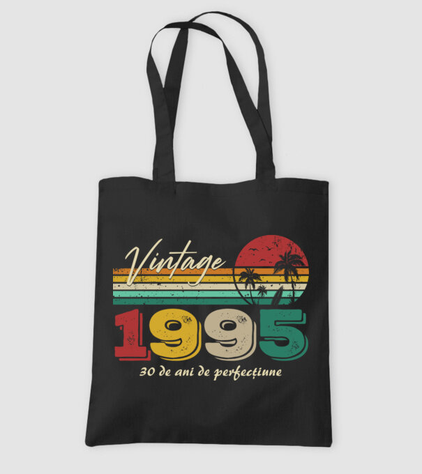 VINTAGE 1995 model negru pe tricou