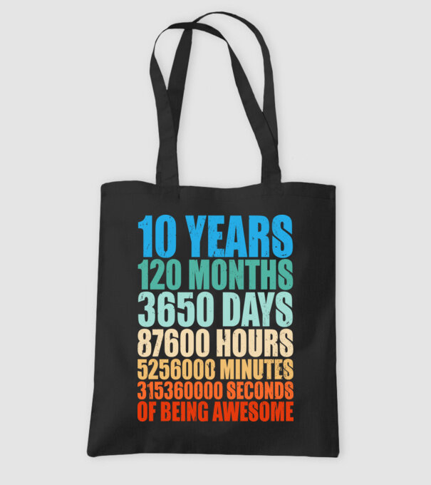 10 years of being awesome model negru pe tricou