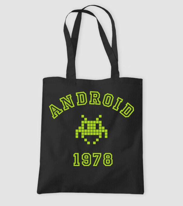 android model negru pe tricou