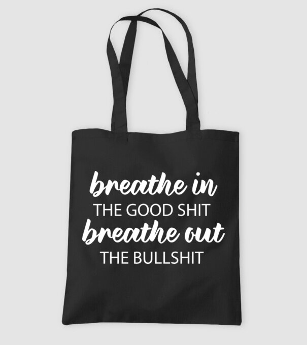 Inspiră model negru pe tricou