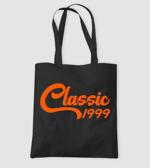 Classic 1999 model negru pe tricou