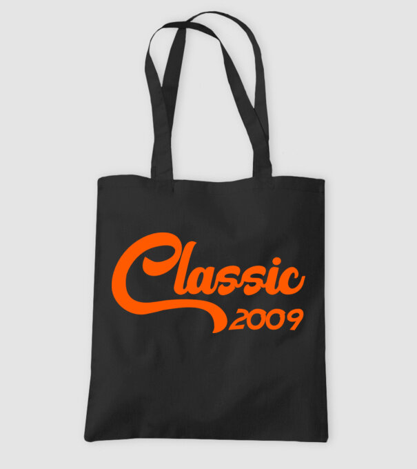 Classic 2009 model negru pe tricou